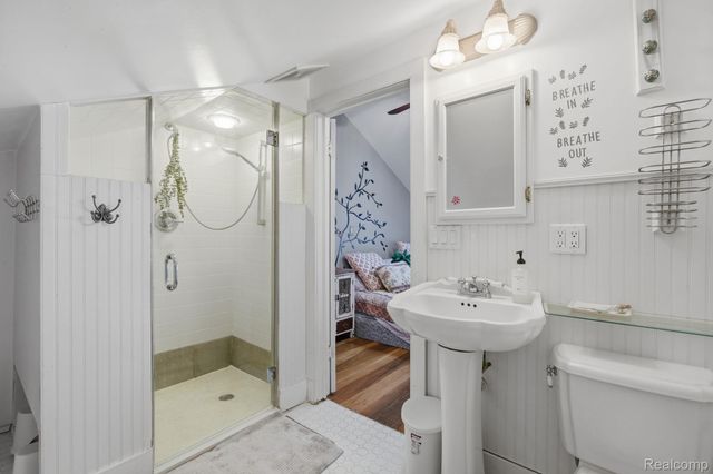 549 Grixdale Lane, Waterford Charter Township, MI 48328