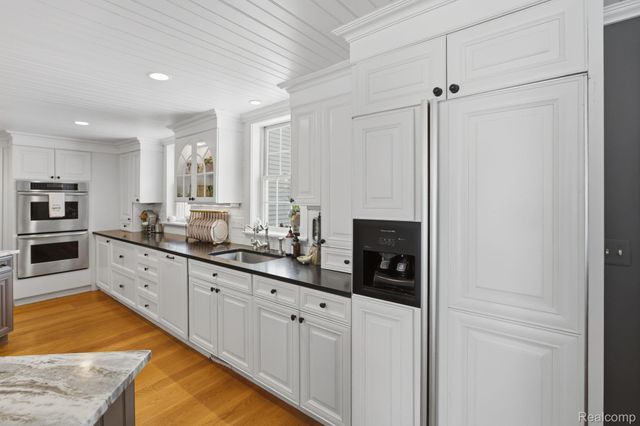 549 Grixdale Lane, Waterford Charter Township, MI 48328