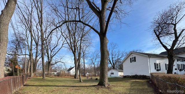 549 Grixdale Lane, Waterford Charter Township, MI 48328