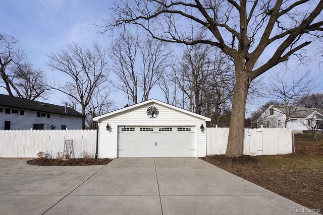 549 Grixdale Lane, Waterford Charter Township, MI 48328