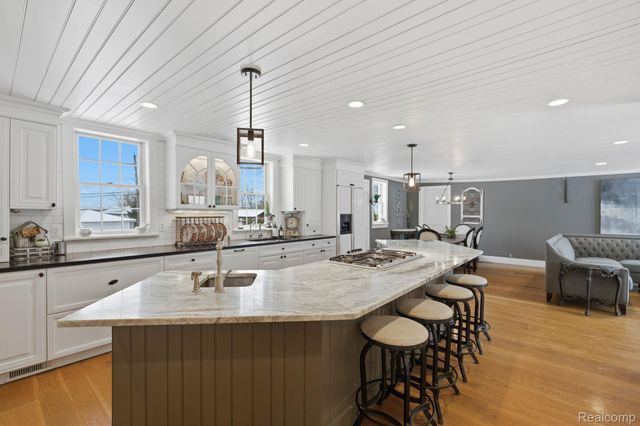 549 Grixdale Lane, Waterford Charter Township, MI 48328