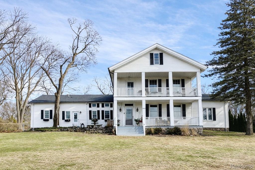 549 Grixdale Lane, Waterford Charter Township, MI 48328