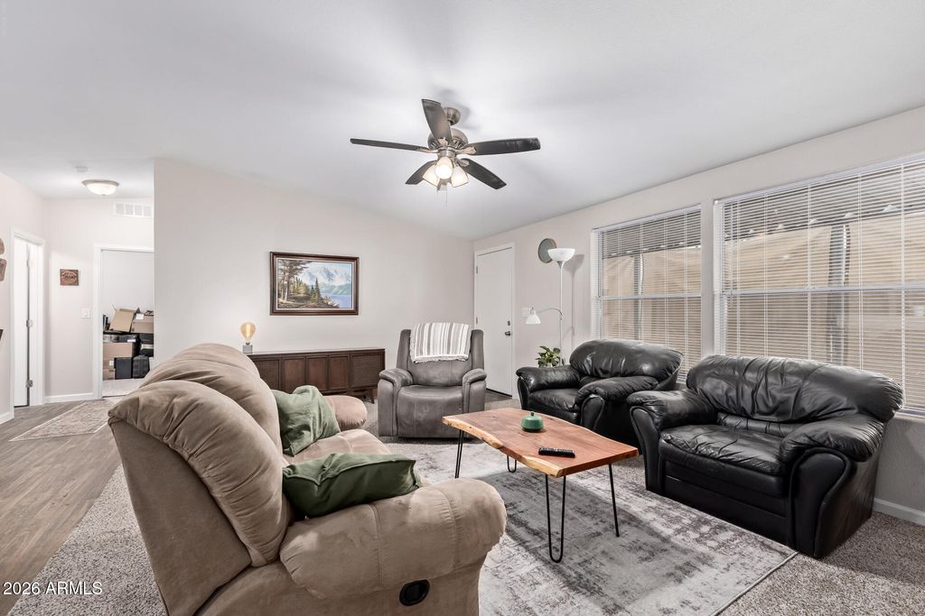 Image 6 of property listing at 8301 N 103RD Avenue 47, Peoria, AZ 85345