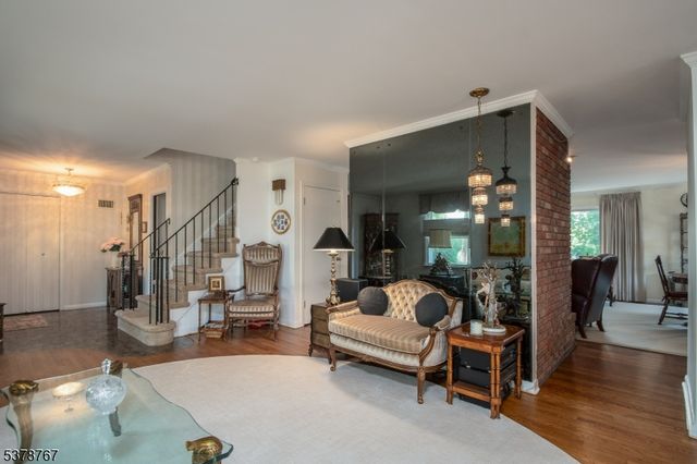 65 Macarthur Dr, Clifton City, NJ 07013