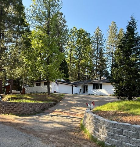 5685 Daisy Cir, Pollock Pines, CA 95726