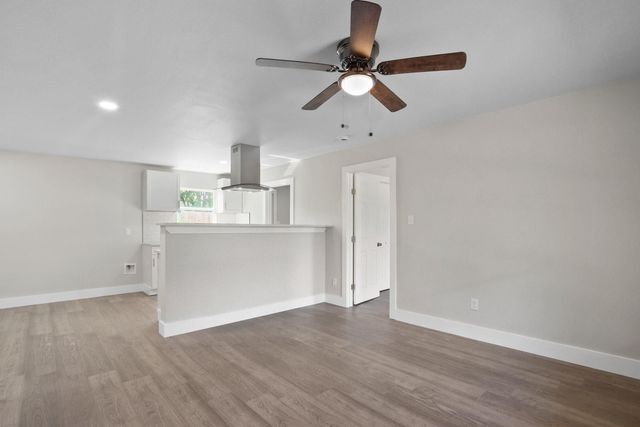 713 Burkett ST, Taylor, TX 76574