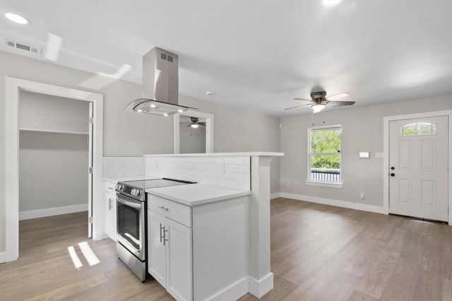 713 Burkett ST, Taylor, TX 76574