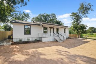 713 Burkett ST, Taylor, TX 76574