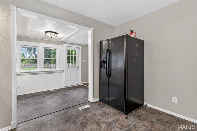 625 E College Street, Farmington, MO 63640