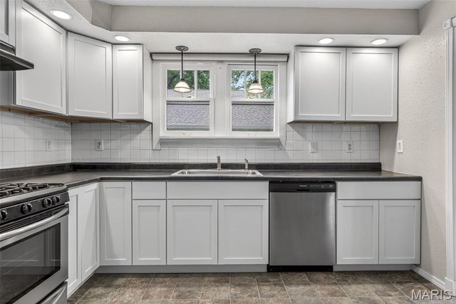 625 E College Street, Farmington, MO 63640