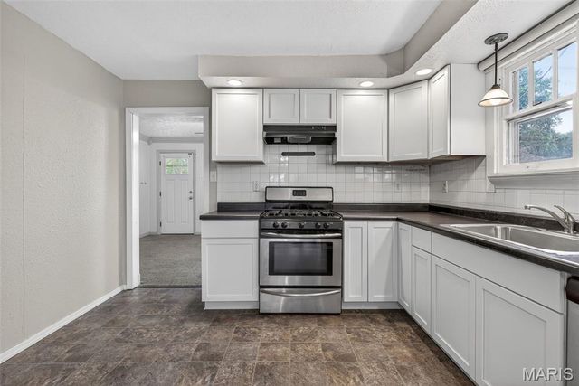 625 E College Street, Farmington, MO 63640