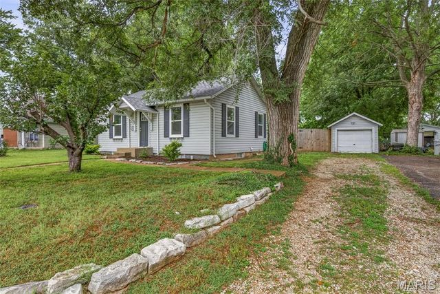 625 E College Street, Farmington, MO 63640