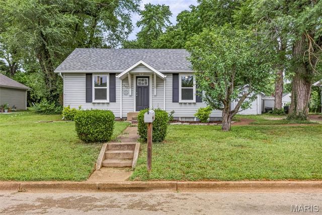 625 E College Street, Farmington, MO 63640