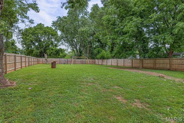 625 E College Street, Farmington, MO 63640