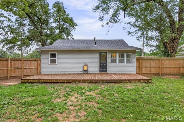 625 E College Street, Farmington, MO 63640