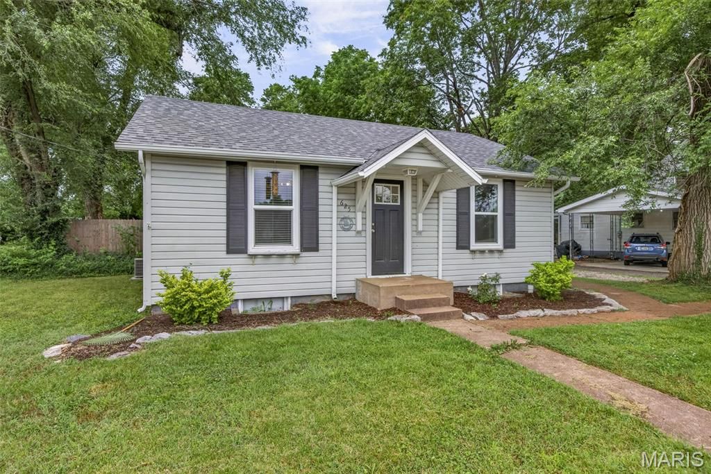 625 E College Street, Farmington, MO 63640