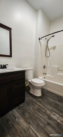 24 Meadow Street 1 North, Wallingford, CT 06492