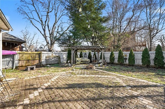 104 Blackiston Ridge Court, Clarksville, IN 47129