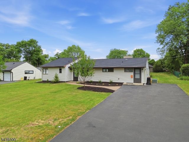 24 Cambridge Rd, South Brunswick Twp., NJ 08824