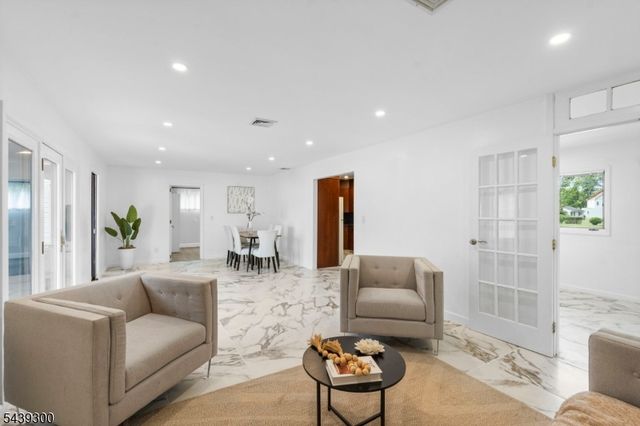 24 Cambridge Rd, South Brunswick Twp., NJ 08824