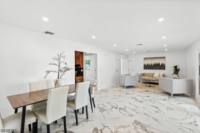 24 Cambridge Rd, South Brunswick Twp., NJ 08824