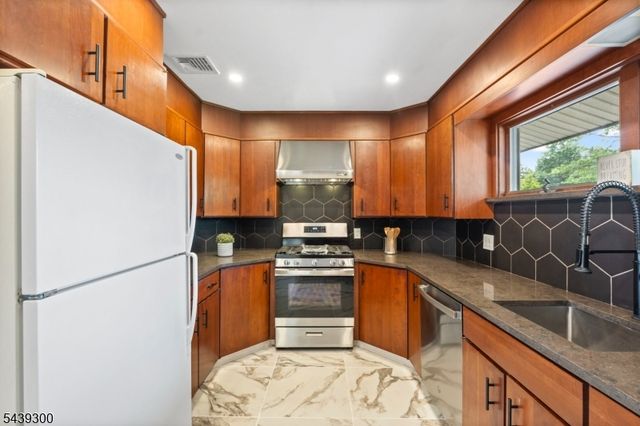 24 Cambridge Rd, South Brunswick Twp., NJ 08824
