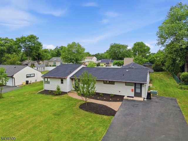24 Cambridge Rd, South Brunswick Twp., NJ 08824