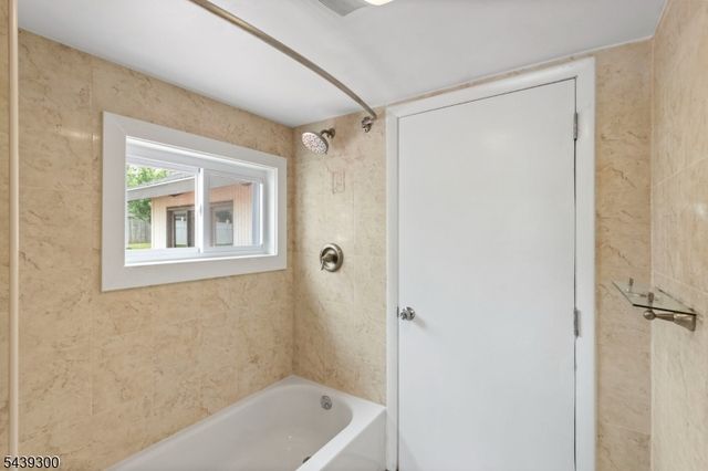 24 Cambridge Rd, South Brunswick Twp., NJ 08824