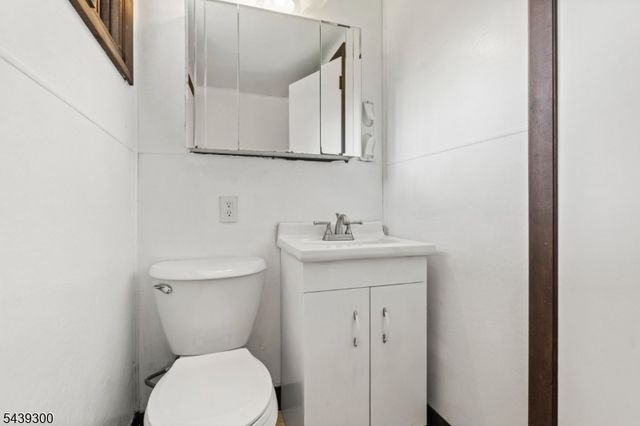 24 Cambridge Rd, South Brunswick Twp., NJ 08824
