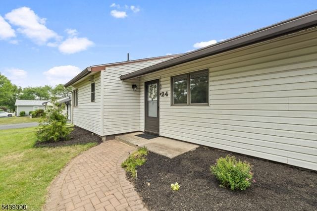 24 Cambridge Rd, South Brunswick Twp., NJ 08824