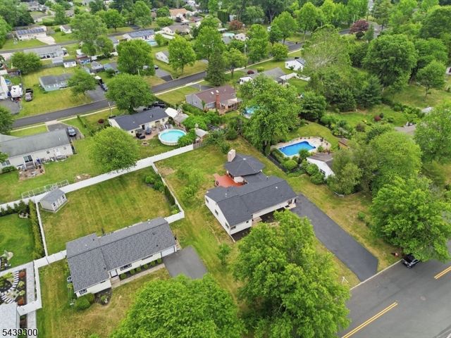 24 Cambridge Rd, South Brunswick Twp., NJ 08824