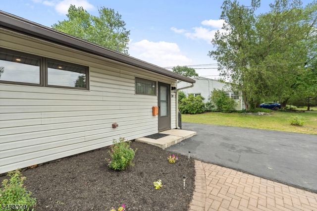 24 Cambridge Rd, South Brunswick Twp., NJ 08824