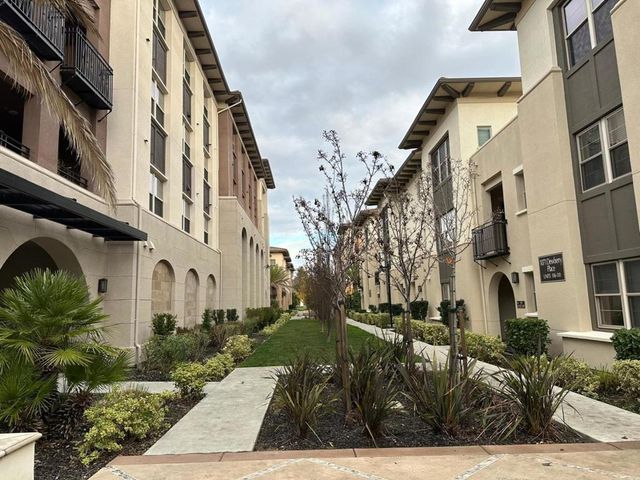 1068 Bigleaf Place 402, San Jose, CA 95131