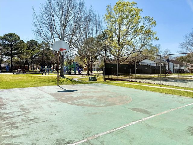 555 Shealy Street, Houston, TX 77598