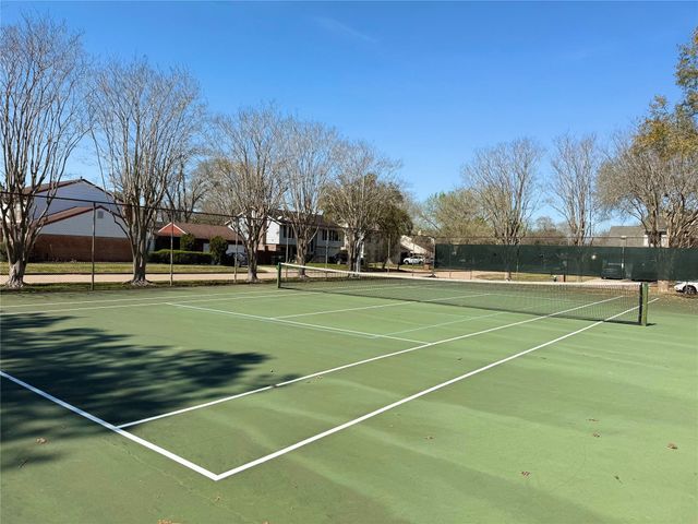 555 Shealy Street, Houston, TX 77598