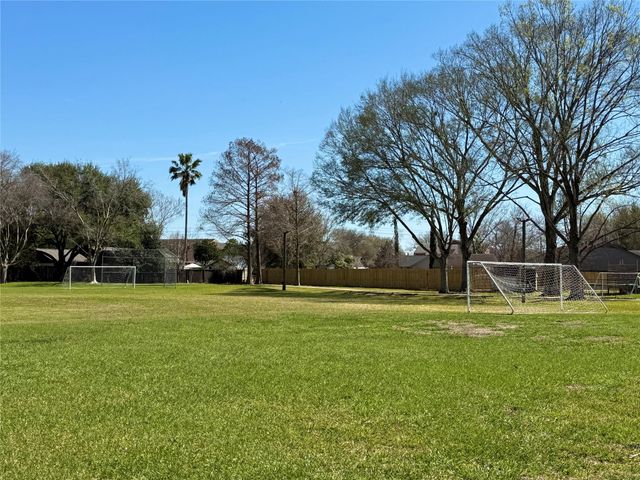 555 Shealy Street, Houston, TX 77598