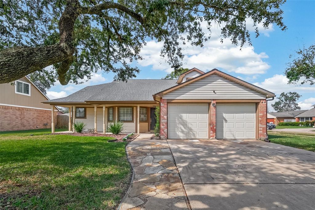 555 Shealy Street, Houston, TX 77598