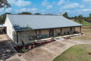 8500 Rosanky RD, Waelder, TX 78959