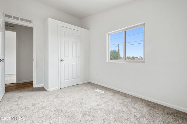 744 W Simmons Road, Tucson, AZ 85705