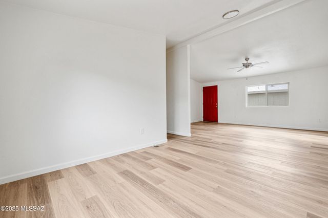 744 W Simmons Road, Tucson, AZ 85705
