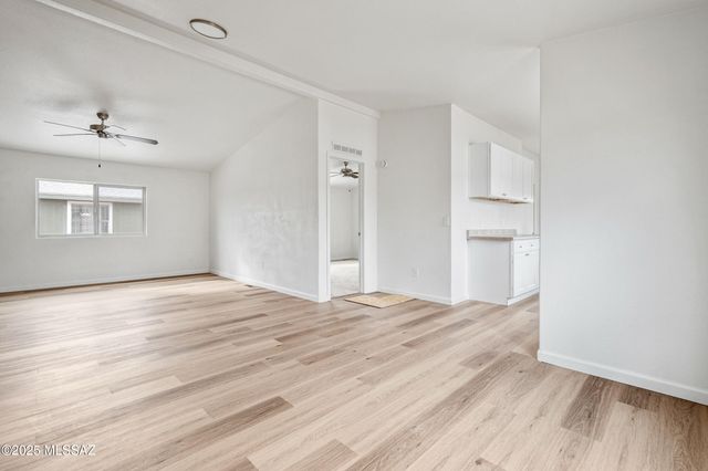744 W Simmons Road, Tucson, AZ 85705