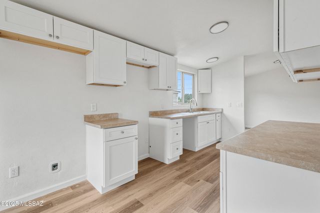 744 W Simmons Road, Tucson, AZ 85705