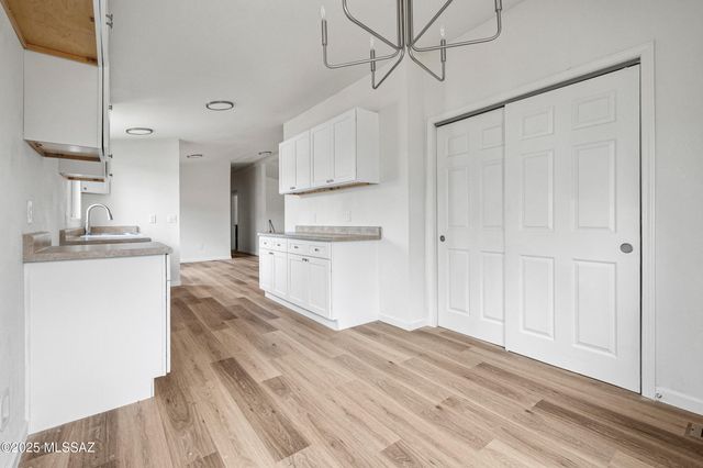 744 W Simmons Road, Tucson, AZ 85705