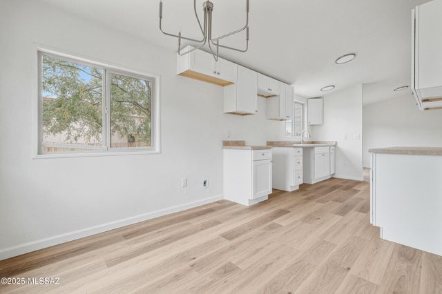744 W Simmons Road, Tucson, AZ 85705