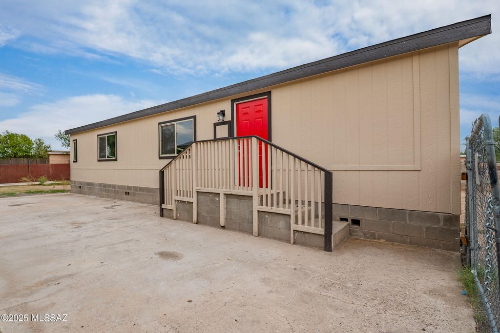744 W Simmons Road, Tucson, AZ 85705