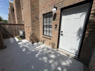 9850 Pagewood Lane 909, Houston, TX 77042