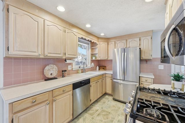 176 Silvin Road, Chicopee, MA 01013