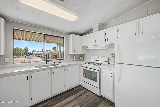 558 S DESERT VIEW Drive, Apache Junction, AZ 85120