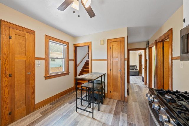 916 S 85th STREET, West Allis, WI 53214