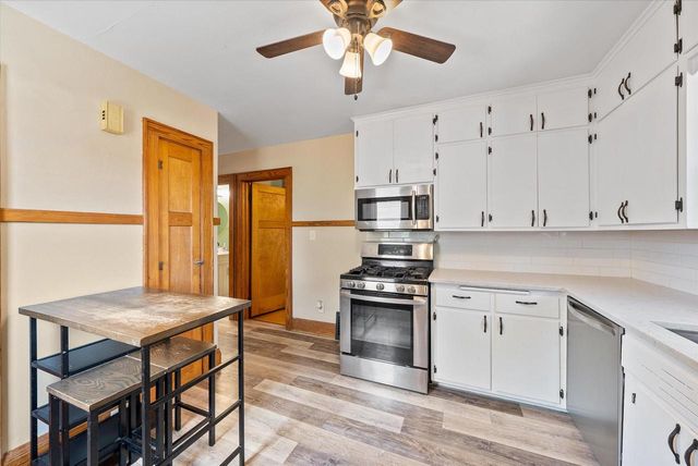916 S 85th STREET, West Allis, WI 53214